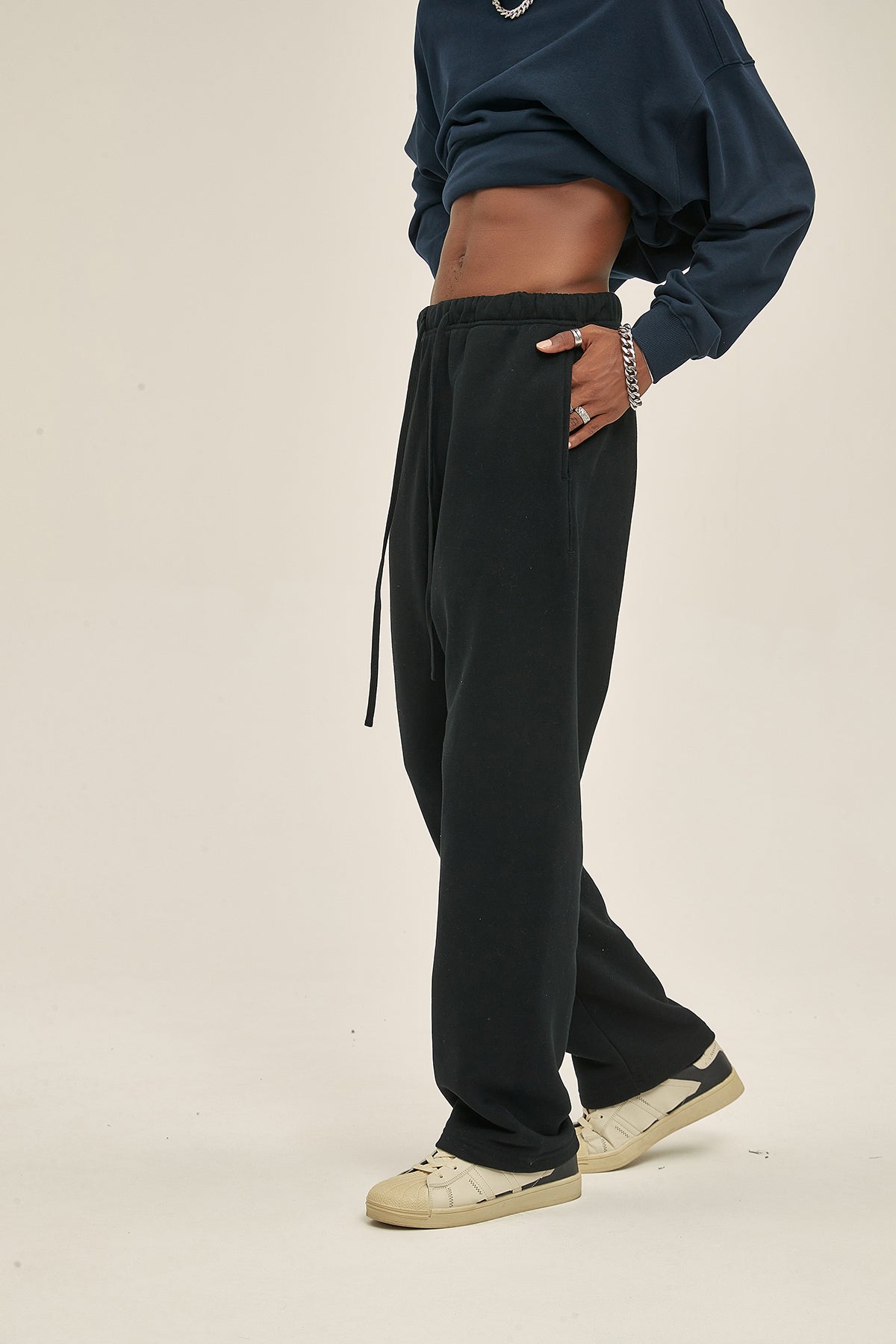 UNISEX RELAXED BLACK TRACKPANTS